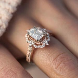 🔥 18K Strawberry Gold Diamond Halo Ring